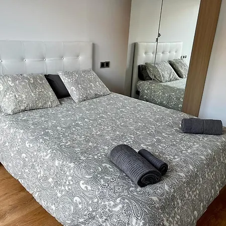 شقة Large Near Fira And Center لوسبيتاليت دي يوبريغات